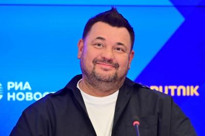 &laquo;Каждый раз плачу&raquo;: Сергей Жуков показал маму-учительницу, брата-соавтора и красавицу-дочь